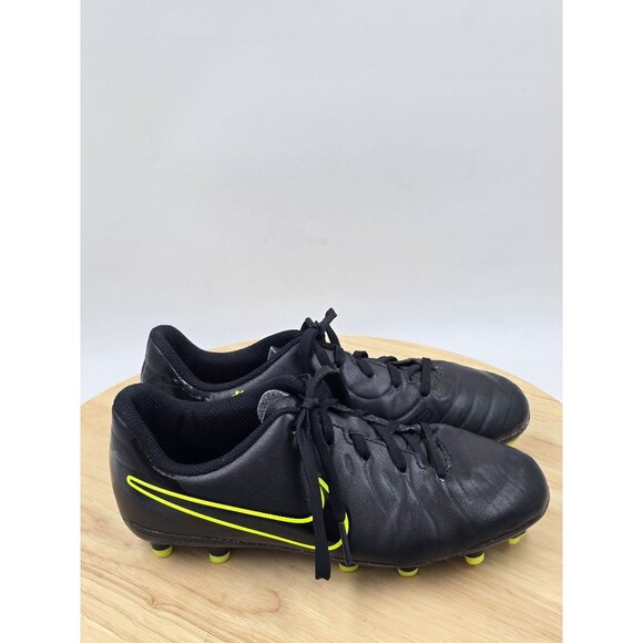 Nike Jr. Tiempo Legend 10 Club Soccer Cleats DV4352-001 Black Volt Size 3.5Y - Picture 1 of 8